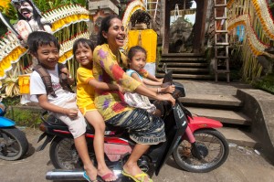 motorcycle transportation in Asia