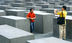 asian-tourists-in-berlin